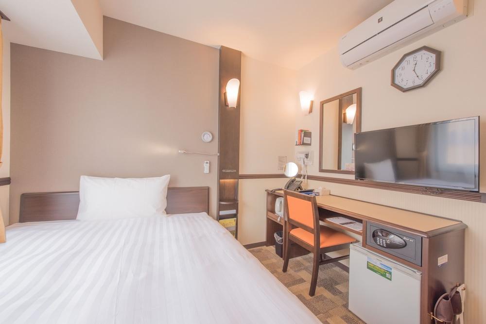Toyoko Inn Toyama-Eki Shinkansen-Guchi No.2 Екстериор снимка